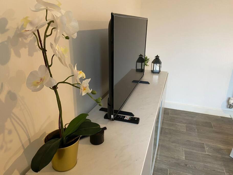 2 Bedroom Private Spacious Apartment In West Midlands 伯明翰 外观 照片